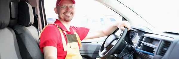 Unshaven male courier sitting in car smiling — Stock Photo, Image