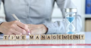 Zaman yönetimi planlaması ve başarılı çalışma programı. Fazla mesai ve süre