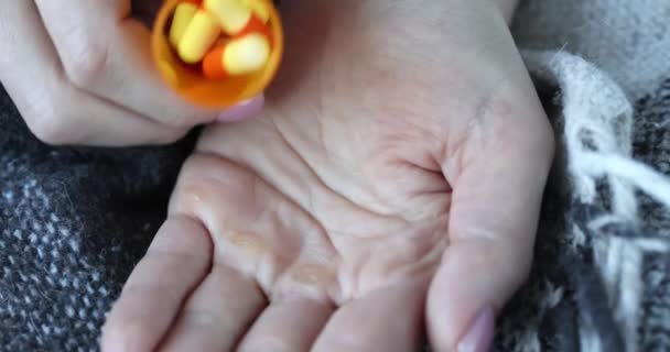 Жінка Таблетки Пляшки Долоні Медицина Охорони Здоров Концепція Антидепресантів — стокове відео