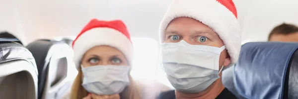 Portret Van Koppel Moe Van Sterke Beperkingen Moeten Dragen Gezichtsmasker — Stockfoto