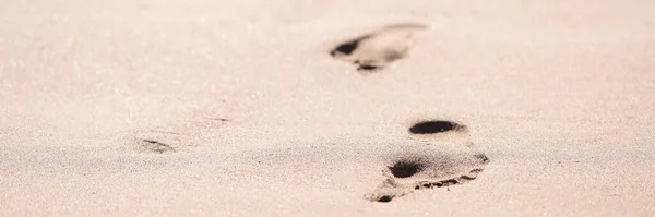 Босонога Друкує Мокрій Піску Пляжі Крупним Планом Відпочинок Морі Концепція — стокове фото