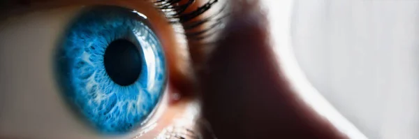Belo Olho Feminino Aberto Lentes Azuis Close Visão Humana Visão — Fotografia de Stock