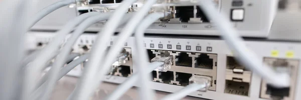 Крупный План Комплекса Кабельной Сети Подключенной Серверам Интернет Коммутаторов Центре — стоковое фото