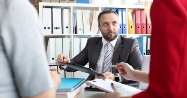 Equipe Negócios Bem Sucedida Está Discutindo Projeto Promissor Escritório Conceito — Vídeo de Stock