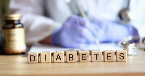 Kata Diabetes Dari Huruf Kayu Latar Belakang Dokter Klinik Pengobatan — Stok Video