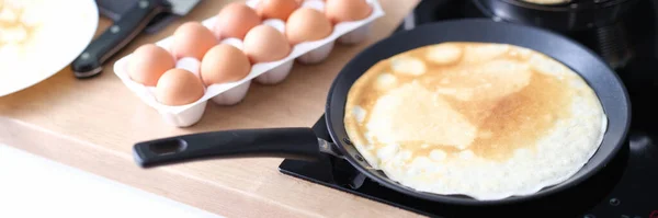 Thin Pancake Frying Pan Cooking Home Close Bio Ingredients Pancake — Stock Photo, Image