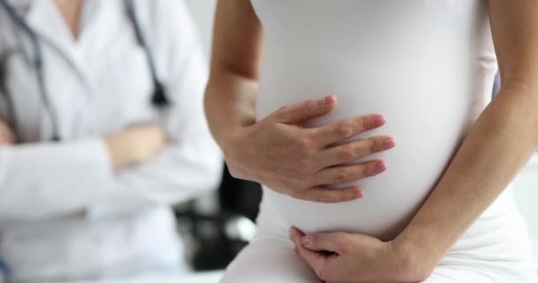 Schwangere Mit Frauenarzt Klinik Schwangerschaftsmanagement Und Krankenversicherung — Stockvideo