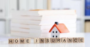 Ev sigortası ve doğal afetlere karşı koruma. Emlak sigortası konsepti