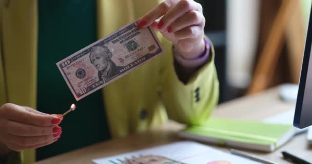 Woman Sets Fire Ten Dollar Bill Match Burning Money Concept — Video Stock