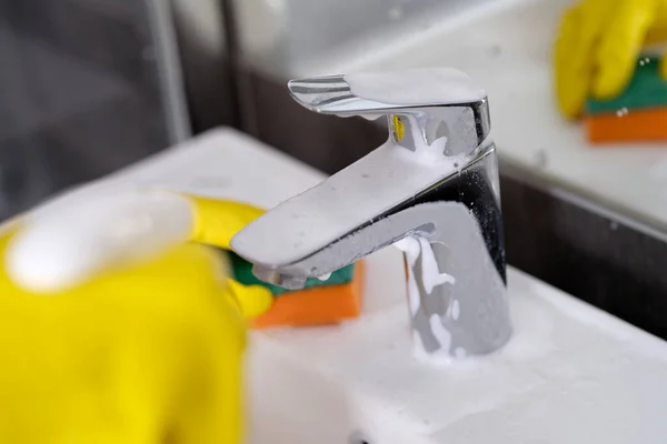 Hand Yellow Rubber Gloves Holding Sponge Washing Dirty Faucet Limescale — Stockfoto