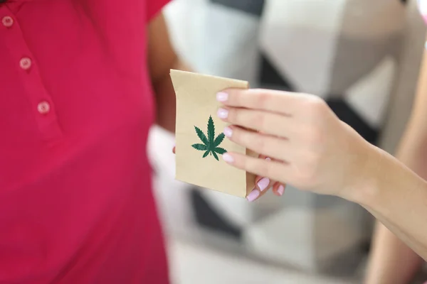 Woman Hand Passes Paper Bag Marijuana Closeup Online Delivery Marijuana — Stockfoto