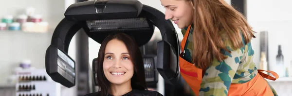Portrait Young Lady Hairdressing Machine While Looking Mirror Visit Master — Stock Photo, Image