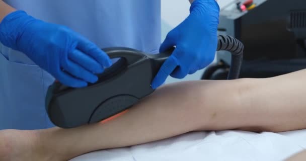 Flash Diode Laser Ontharing Lichaamsverzorging Ontharing Behandeling Cosmetoloog Verwijdert Haar — Stockvideo