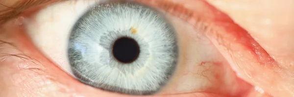 Zbliżenie Jasnoniebieskiego Ludzkiego Koloru Oczu Ekstremalne Makroujęcie Widzenia Osób Rzęsy — Zdjęcie stockowe