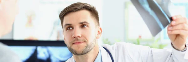 Portrait Smiling Doctor Talking Patient Good Ray Results Doc Looking — Foto de Stock