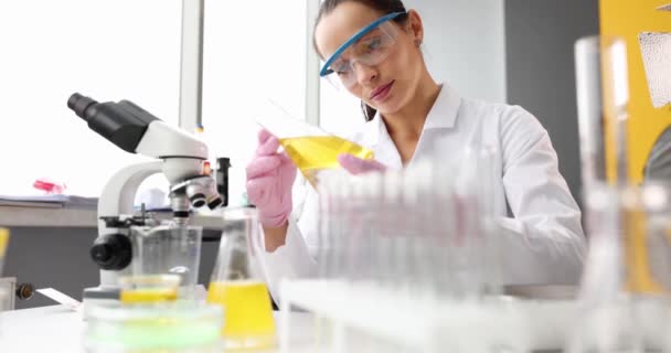 Woman Scientist Laboratory Looks Liquid Flask Close Oil Chemical Analysis — Vídeos de Stock