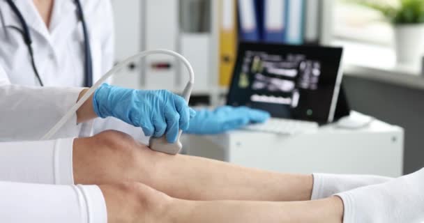 Doctor Makes Ultrasound Legs Close Medical Examination Knee Comprehensive Diagnostics — ストック動画