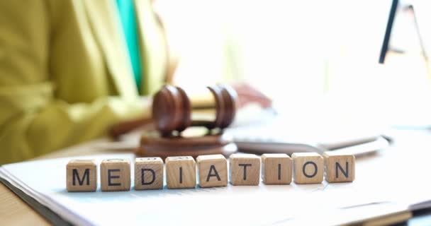 Mediation Wooden Cubes Mediators Table Close Conflict Resolution Mediation Procedure — Stock Video
