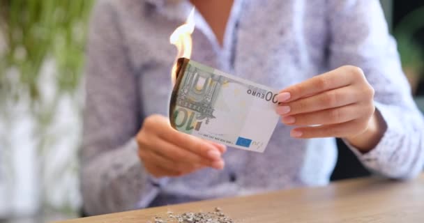 Woman Office Burns 100 Euros Close Extra Money Financial Support — Stockvideo