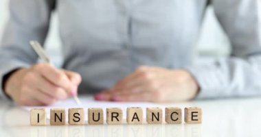 Şirket referansı için sigorta formu dolduruyorum. Gayrimenkul ve sağlık kavramının korunması ve güvenliği