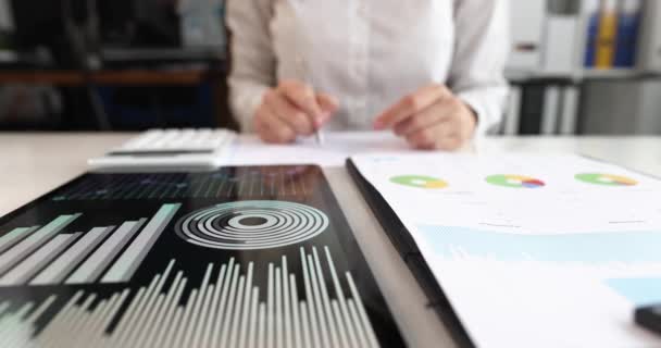 Marketer Studies Business Statistics Graphs Business Development Analytics Concept — Stock videók