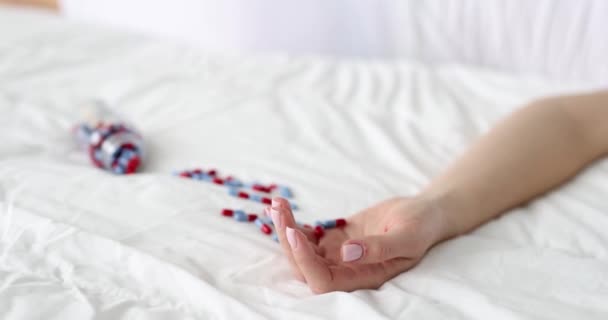 Drogenüberdosis Selbstmord Und Tod Umgeben Von Vielen Tabletten Schlaftabletten Nehmen — Stockvideo