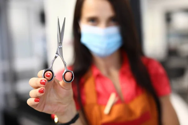 Woman Hairdresser Protective Mask Holds Scissors Health Safety Provision Services — ストック写真
