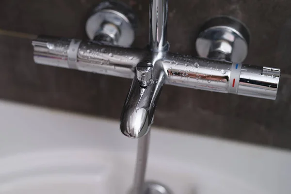 Chrome Faucets White Ceramic Bathtub Bathroom Water Drops Faucet Bathroom — Stock Fotó