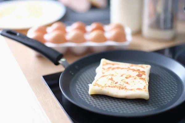 Folded Pancake Frying Pan Background Chicken Eggs Kitchen Spring Rolls —  Fotos de Stock