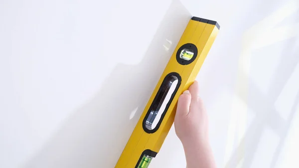 Professional Yellow Measuring Device Level Evenness Wall Builder Makes Repairs — 스톡 사진