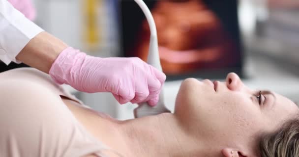 Young Woman Undergoes Ultrasound Thyroid Gland Modern Clinic Thyroid Disease — 图库视频影像