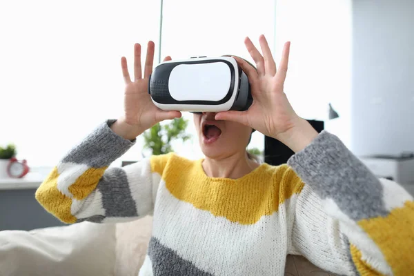 Surprised Shocked Amazed Young Woman Looking Headset Computer Gadget Virtual — Stockfoto