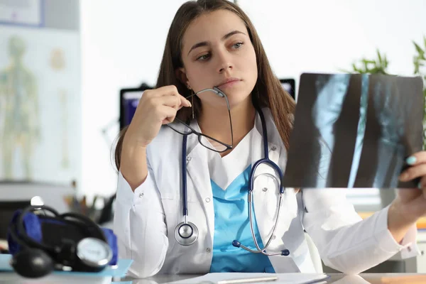 Worried Female Doctor Examining Ray Patient Algorithm Analyzing Image Quality — Photo