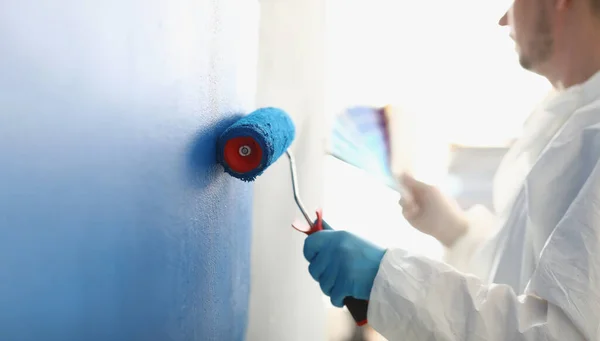 Painting White Wall Blue Roller Services Master Painter Home Repair — Stockfoto