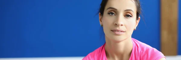 Retrato Atleta Feminina Cansada Após Treinamento Academia Conceito Aptidão Feminina — Fotografia de Stock