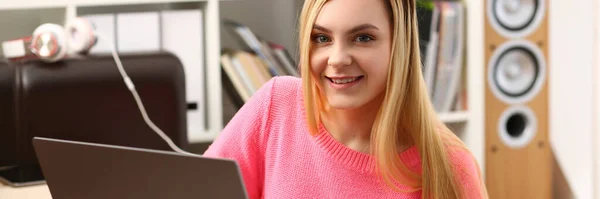 Young Smiling Blonde Woman Sitting Living Room Working Laptop Remote —  Fotos de Stock