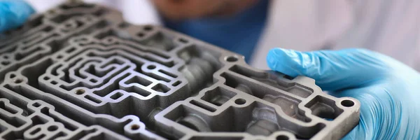 Car Repair Mechanic Holds Automatic Transmission Hands Valve Body Assembly — Zdjęcie stockowe