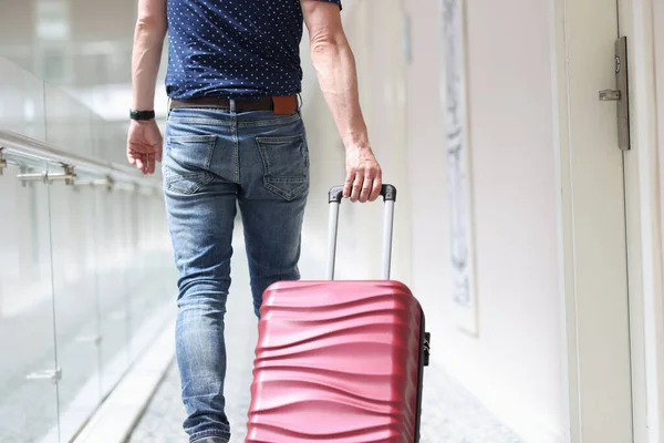 Male Tourist Pulls Suitcase Moving Luxury Hotel Booking Check Hotel — Stock Photo, Image