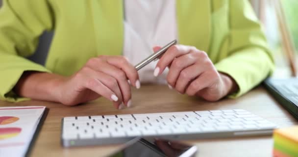 Closeup Woman Hand Nervously Holding Twirling Ballpoint Pen Woman Worry — Stock videók