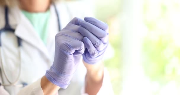 Docteur Enlève Des Gants Médicaux Blouse Laboratoire Gants Médicaux Jetables — Video