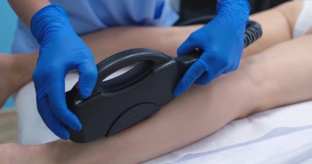 Remoção Cabelo Laser Das Pernas Femininas Tratamento Cosmético Conceito Remoção — Vídeo de Stock