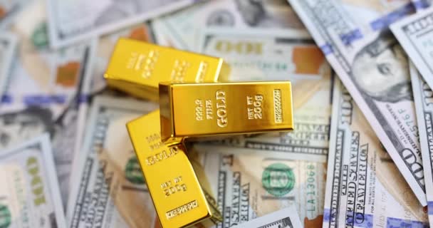 Złote Sztabki Tle Banknotów Dolarowych Handel Złotem Przyszłości Handel Aktywami — Wideo stockowe