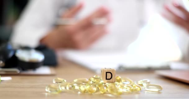 Orvos Klinikán Orvosi Tabletta Vitamin Előnyök Ártalmak Vitamin Gyermekek Felnőttek — Stock videók