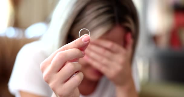 안에서 외로워 아내와 반지를 생활을 스트레스 우울증 — 비디오