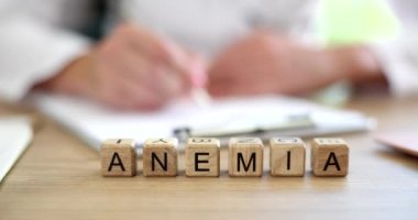 Doktor el, belgede yazıt anemi yapıyor. Anemi hastalık belirtilerine neden olur.