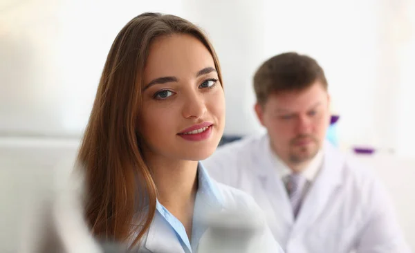 Paciente Mujer Consulta Con Hombre Examen Médico Del Concepto Salud — Foto de Stock