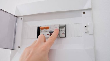 Manuel şalter için elektrik sigortası. Elektrik sayaçları kavramı
