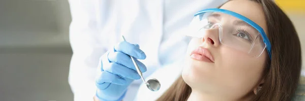 Belle Fille Chez Dentiste Gros Plan Procédures Dentaires Clinique Correction — Photo