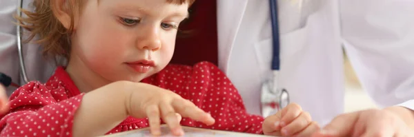 Female Pediatrician Next Little Girl Red Dress Close Doctors Consultation — Stock Photo, Image