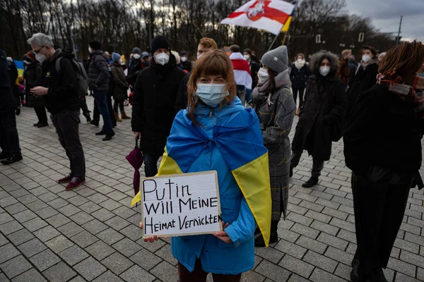 Berlin Germany February 2022 Demonstration Front Brandenburg Gate Support Ukraine — Stock Photo, Image